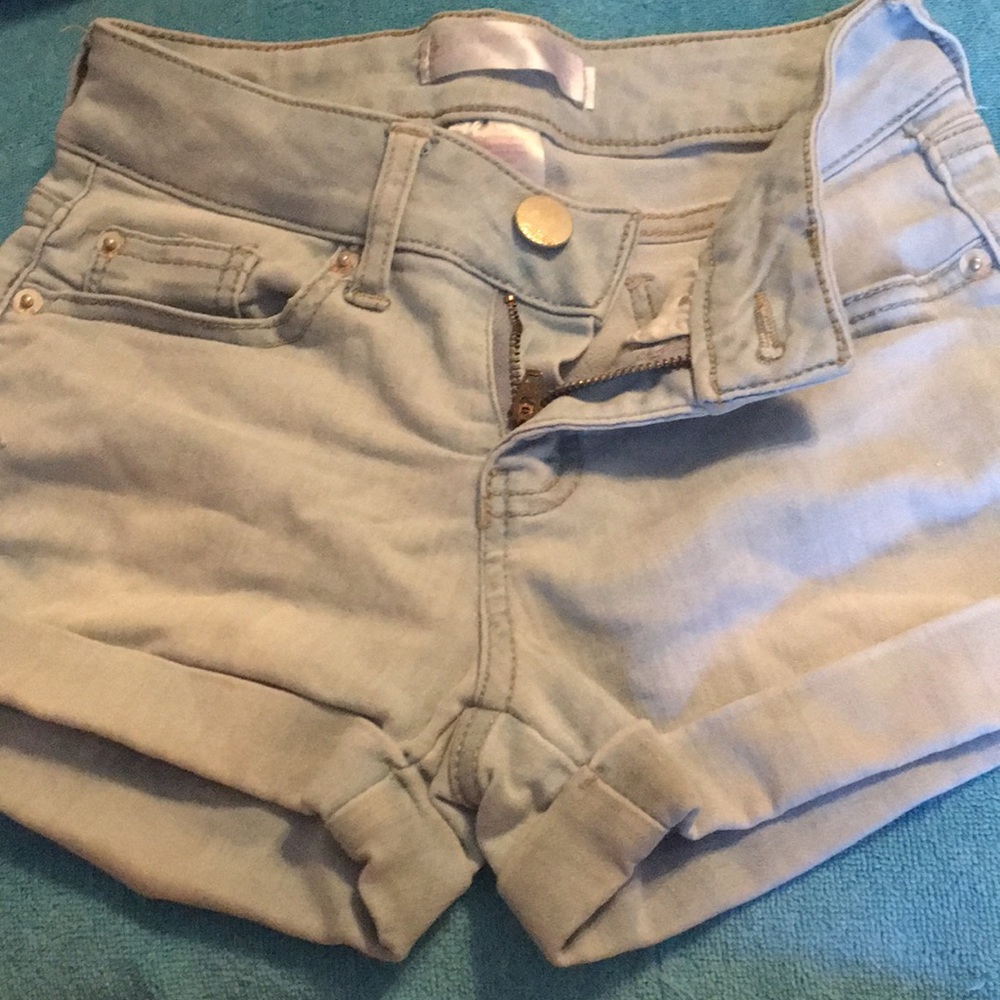 Shorts - Picture 3 of 4